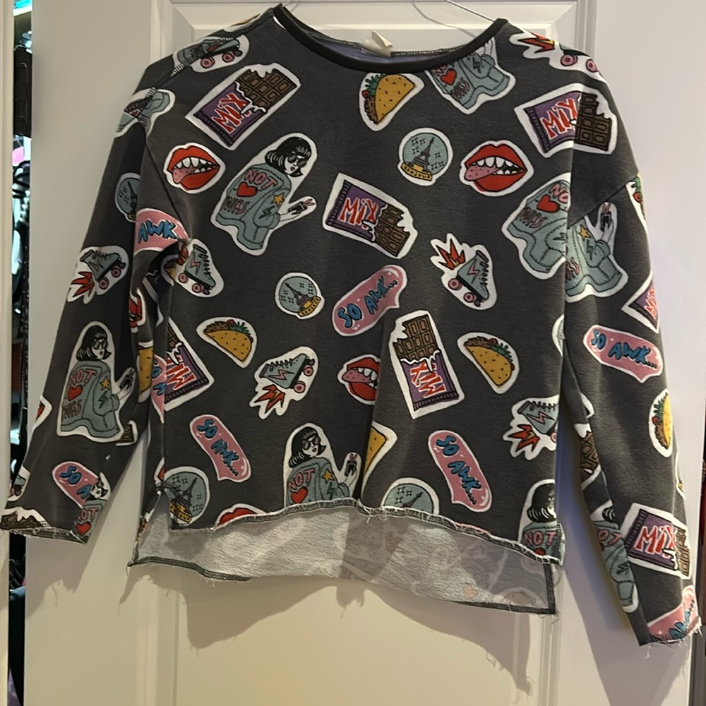 Zara girl size 13-14 sweatshirt, gray super cool, pre owned multi colored